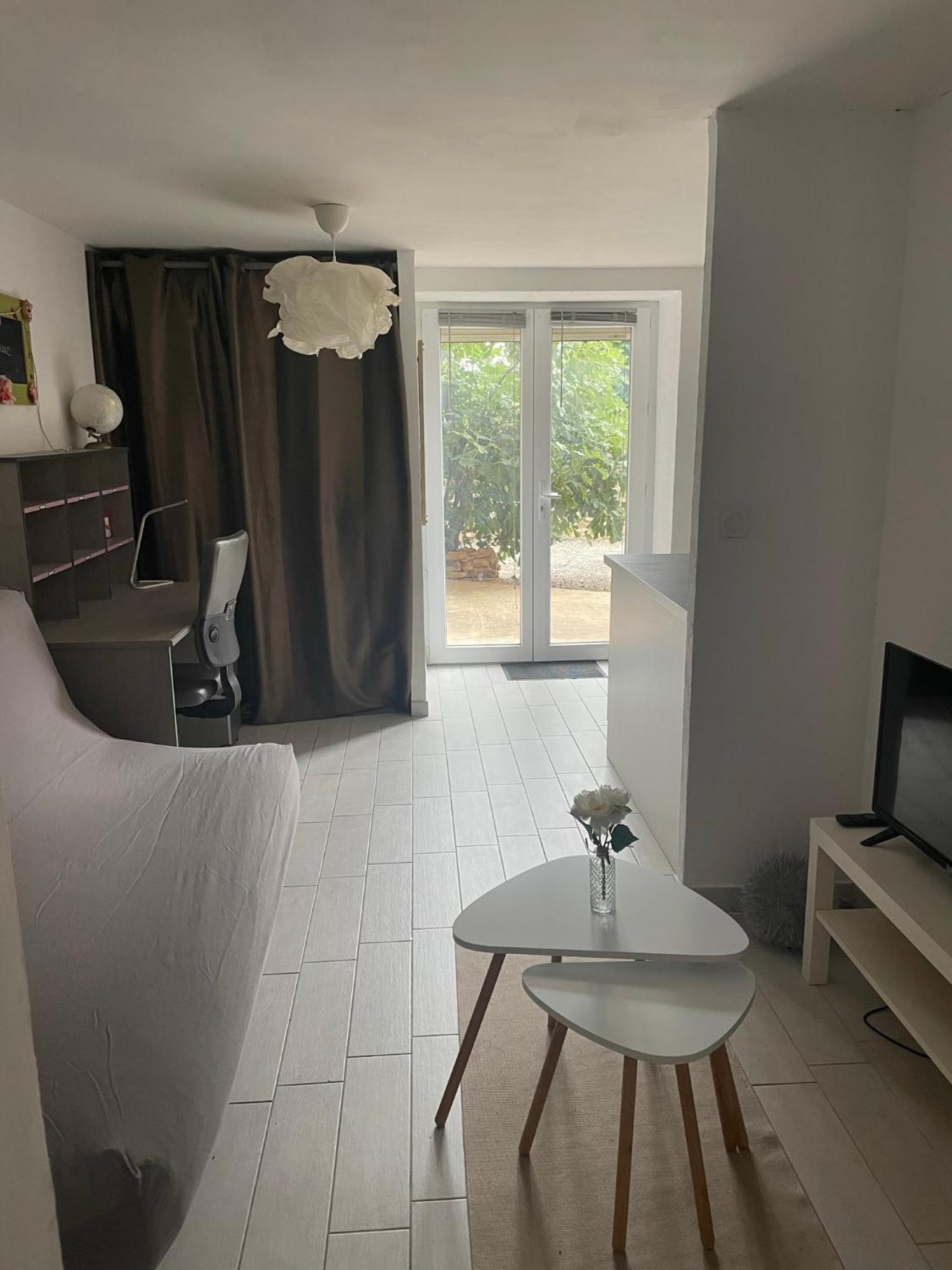 Petit Studio Aux Portes Du Beaujolais Saint-Germain-Nuelles Bagian luar foto
